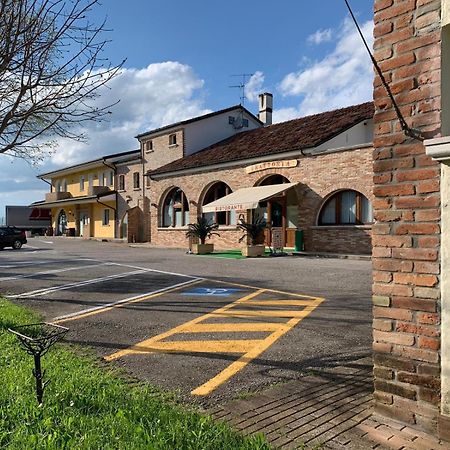 Hotel Locanda Dolce Vita San Dona di Piave Luaran gambar